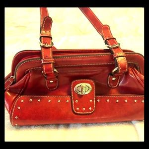 Train case style handbag